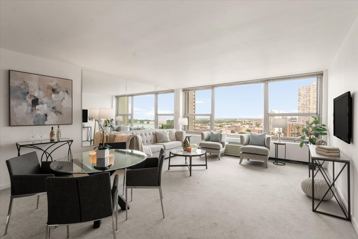 3600 N Lake Shore Drive 2220 Property Photo 5