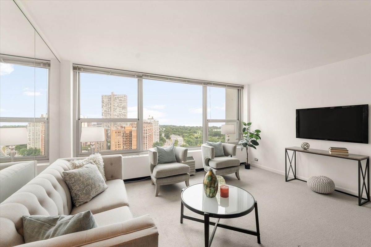 3600 N Lake Shore Drive 2220 Property Photo 6