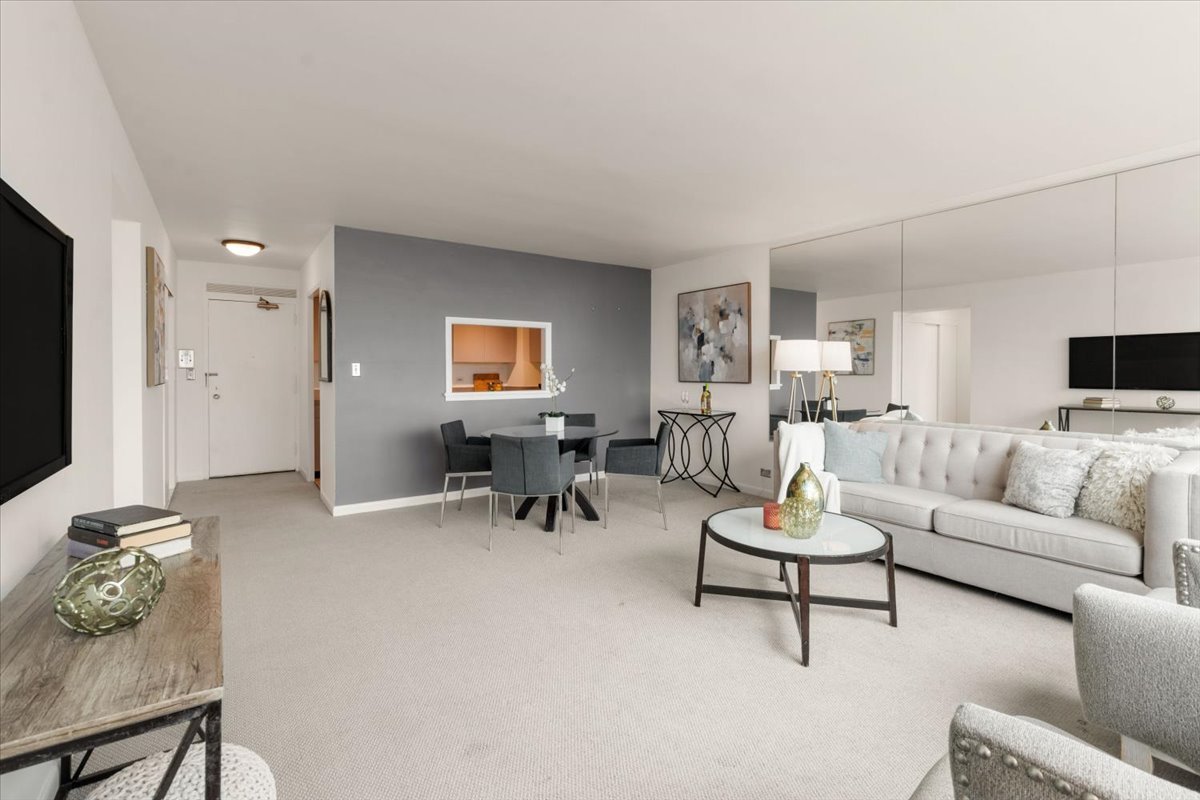 3600 N Lake Shore Drive 2220 Property Photo 7