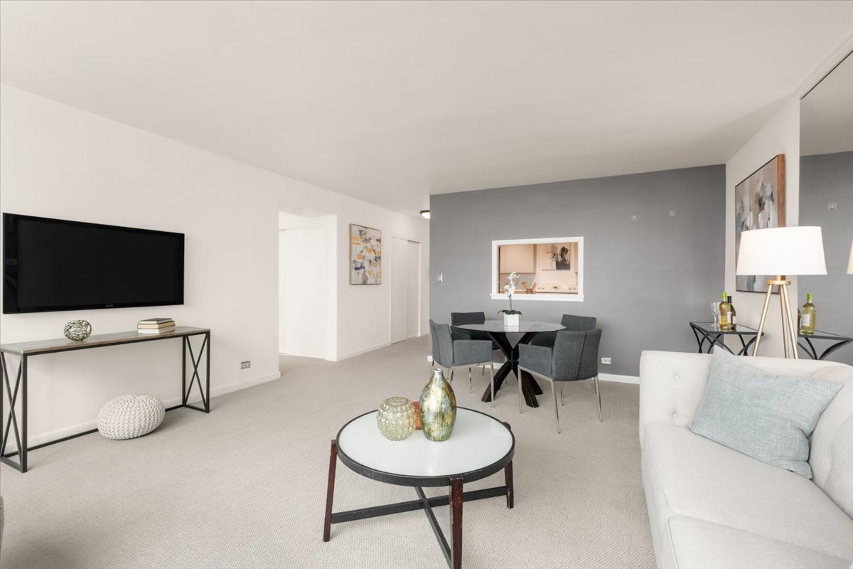 3600 N Lake Shore Drive 2220 Property Photo 8