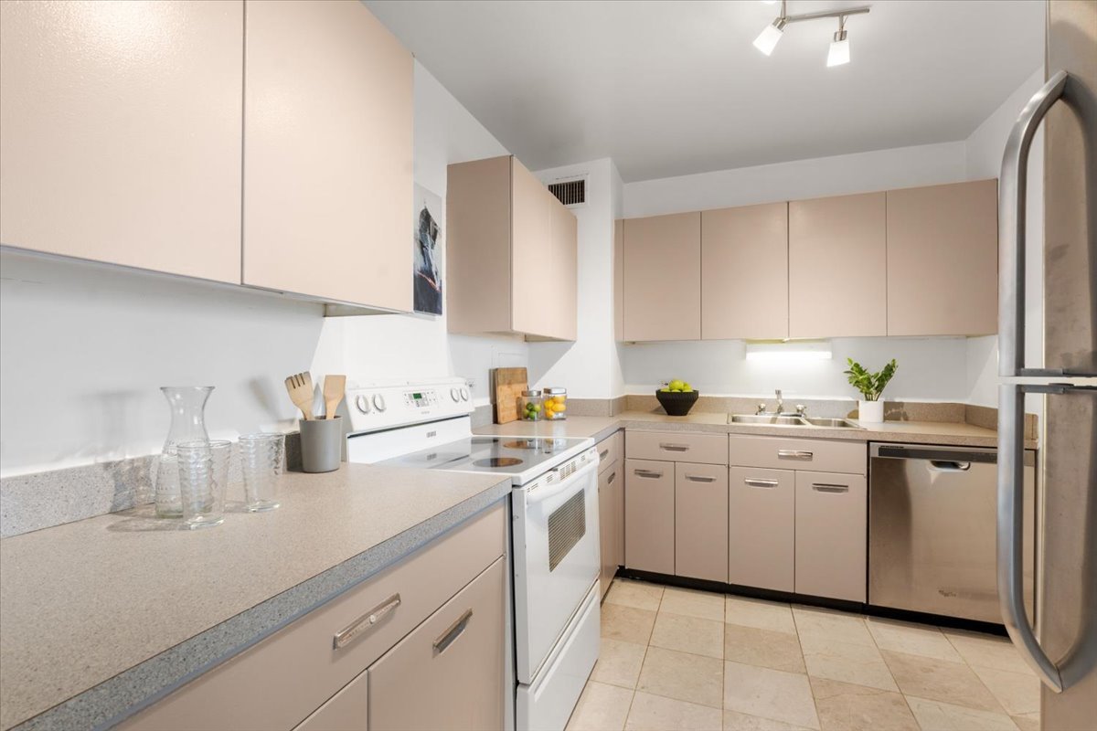 3600 N Lake Shore Drive 2220 Property Photo 12