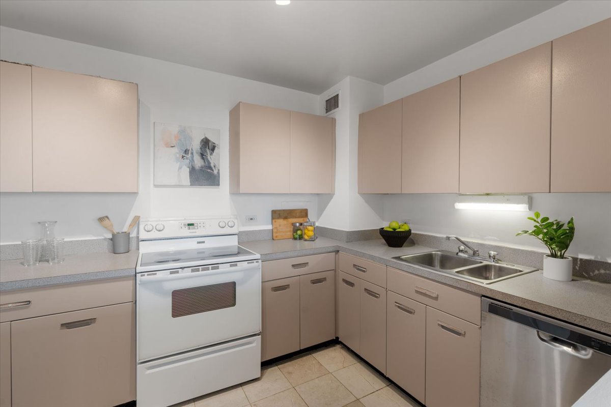 3600 N Lake Shore Drive 2220 Property Photo 14