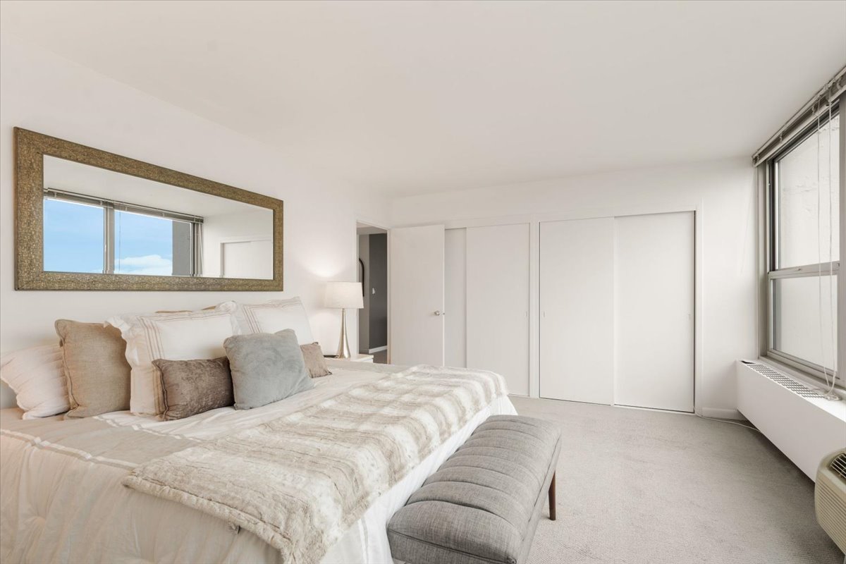 3600 N Lake Shore Drive 2220 Property Photo 18
