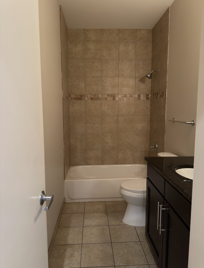 2240 W Madison Street 201 Property Photo 9