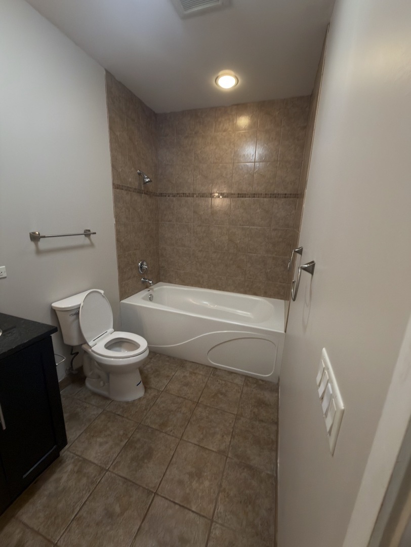 2240 W Madison Street 201 Property Photo 10