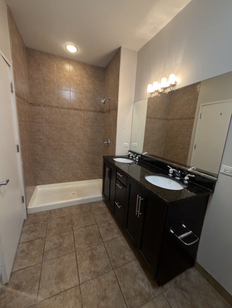 2240 W Madison Street 201 Property Photo 18