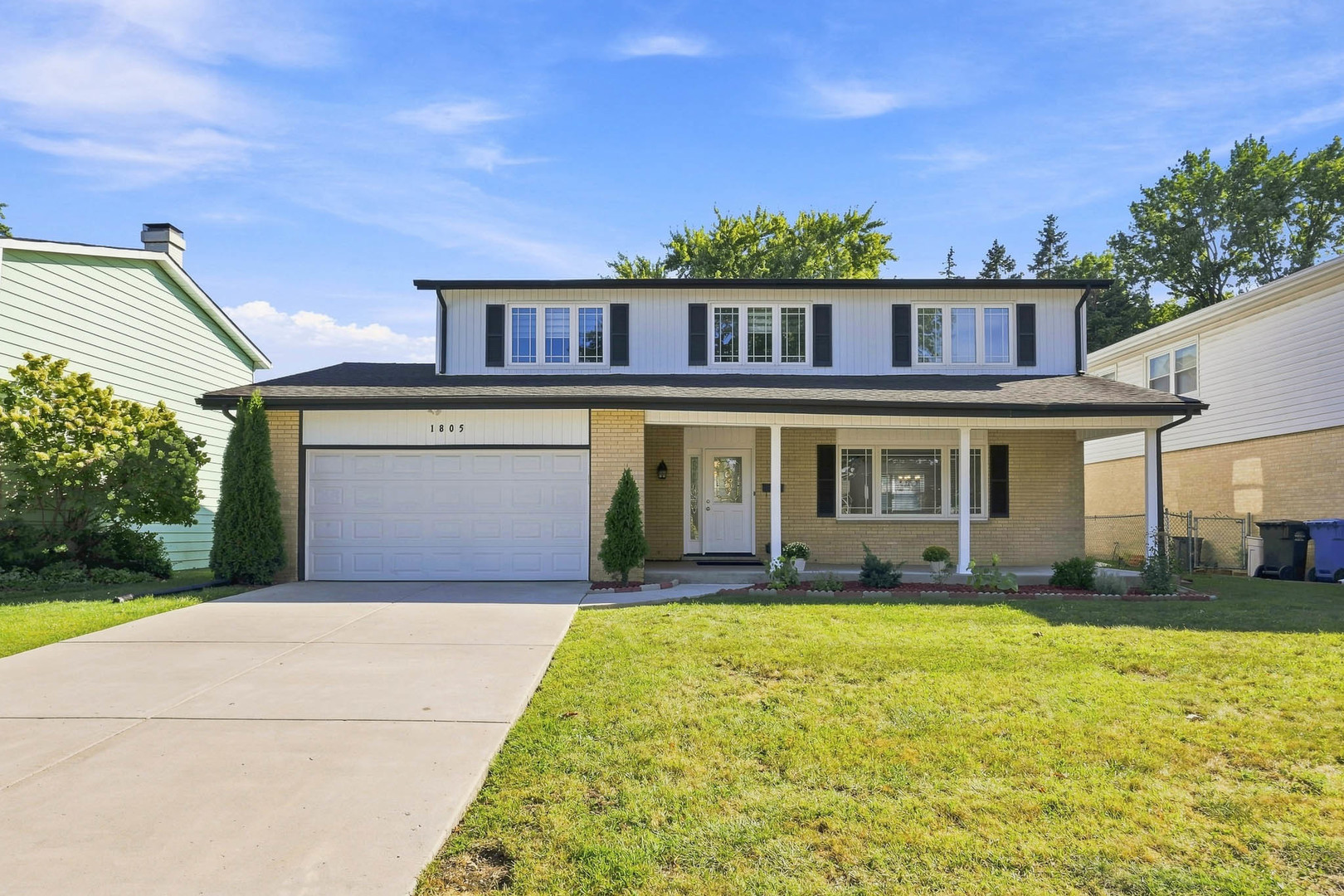 1805 W Willow Lane Property Photo 1