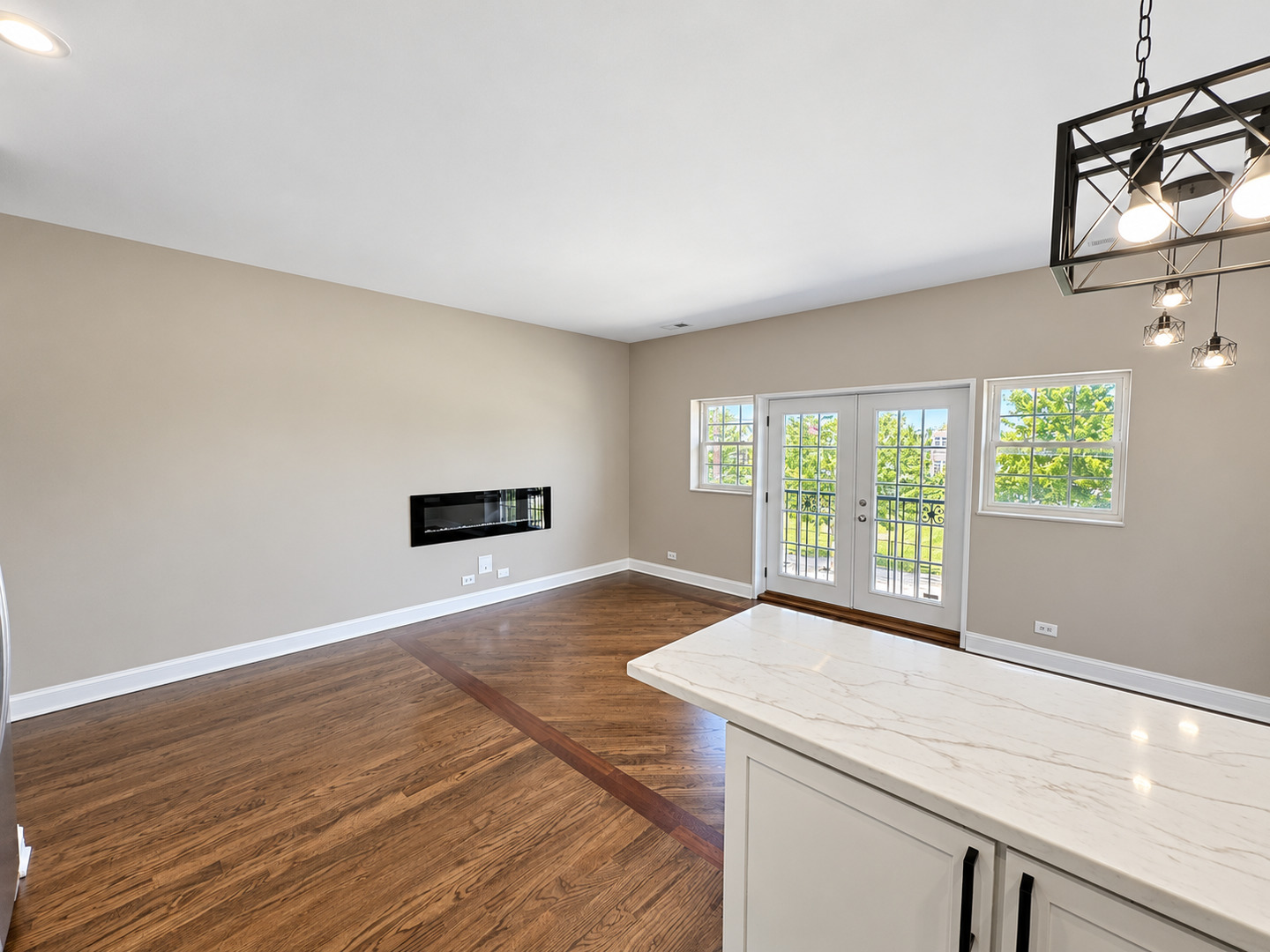 543 E 43rd Street 2e Property Photo 18