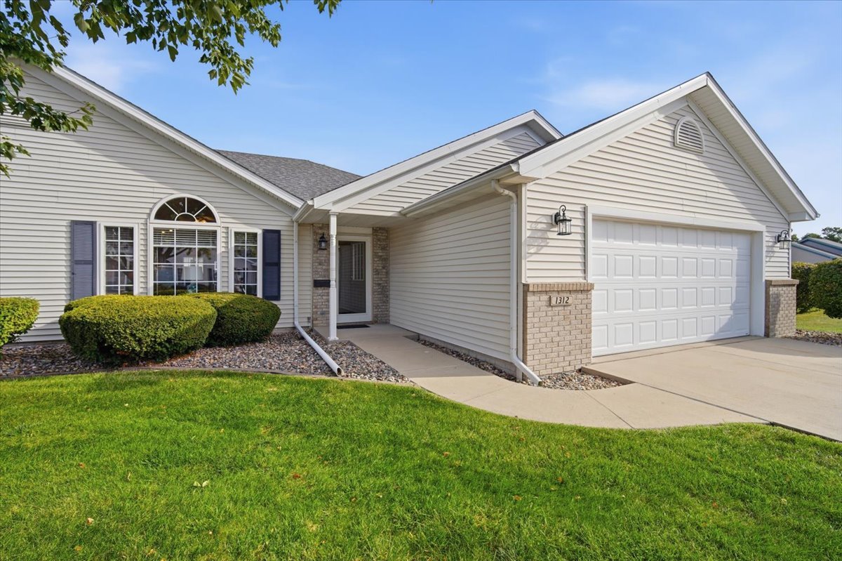 1312 Inglewood Circle Property Photo 1