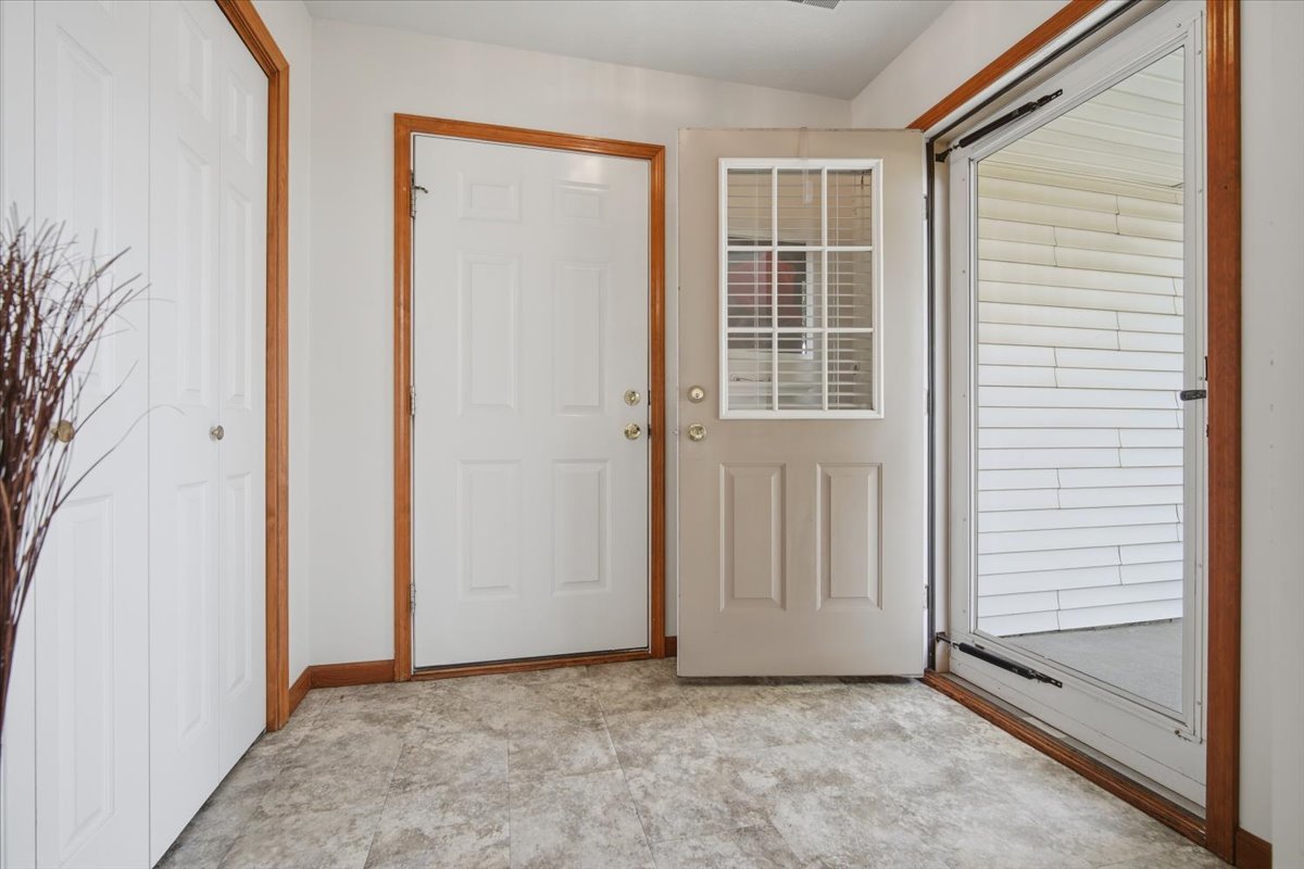 1312 Inglewood Circle Property Photo 2