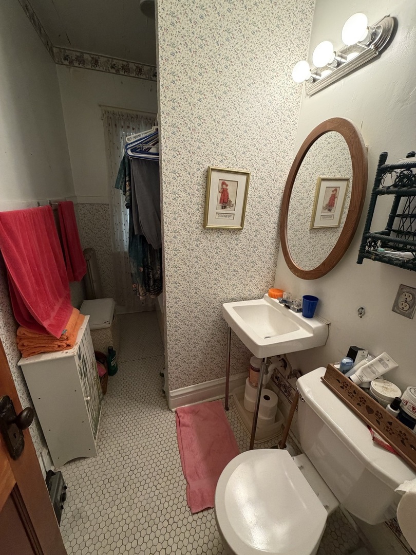 5256 W Irving Park Road Property Photo 9