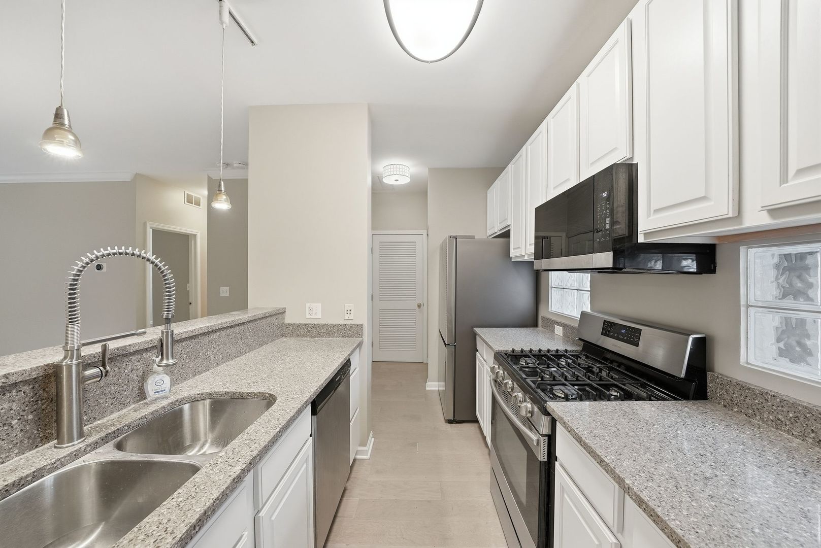 1225 N Orleans Street 602 Property Photo 9