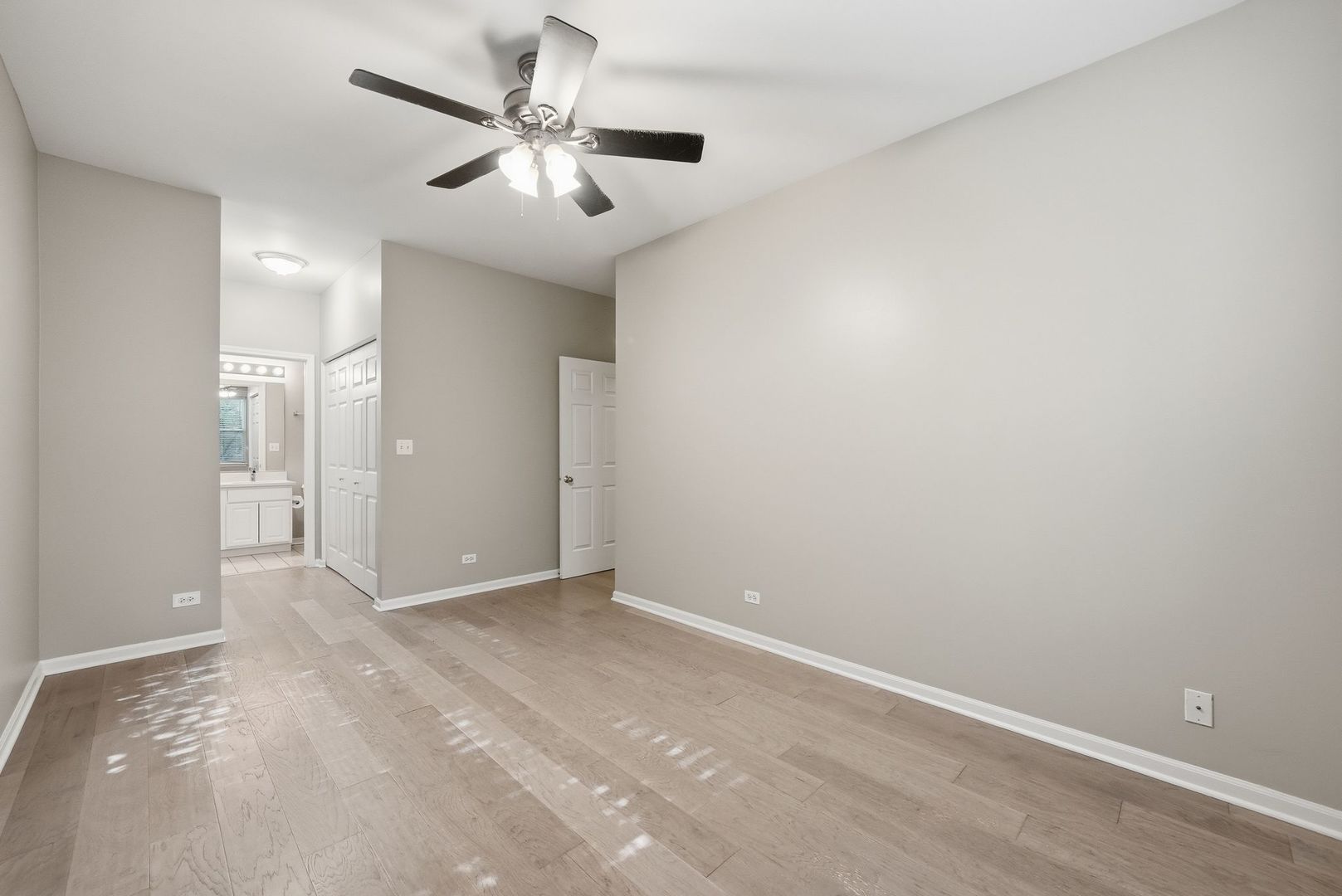 1225 N Orleans Street 602 Property Photo 14