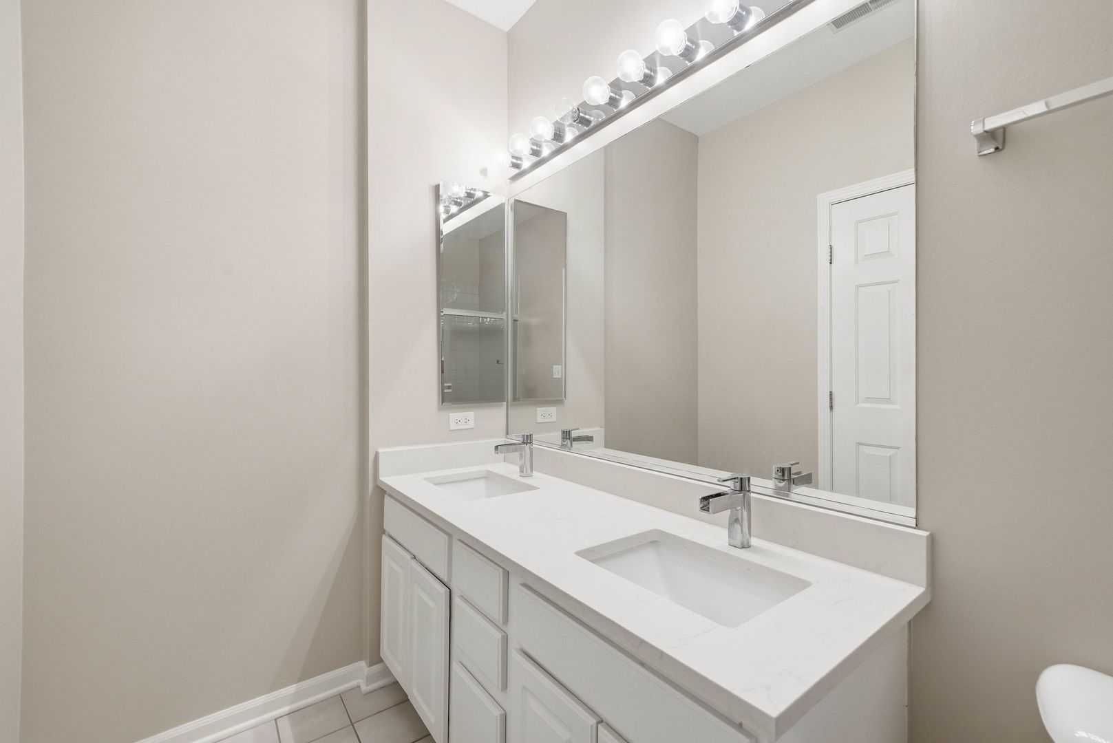 1225 N Orleans Street 602 Property Photo 16