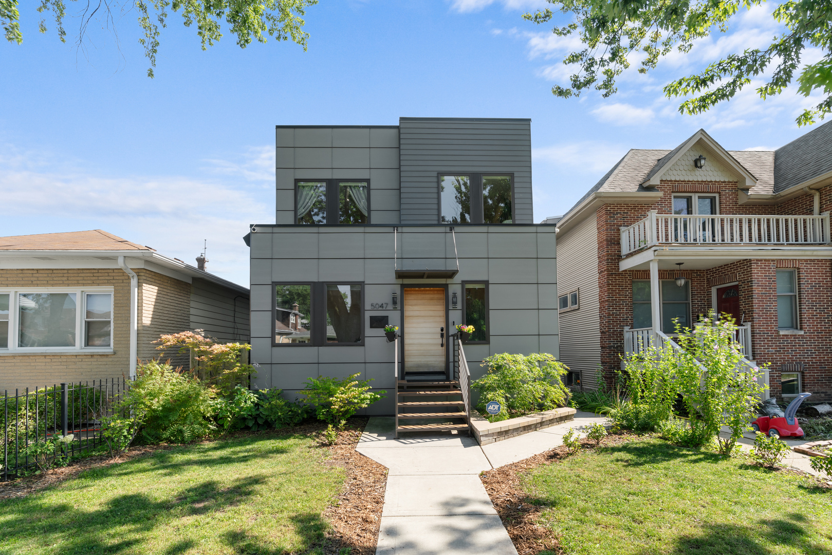 5047 W Winnemac Avenue Property Photo 1
