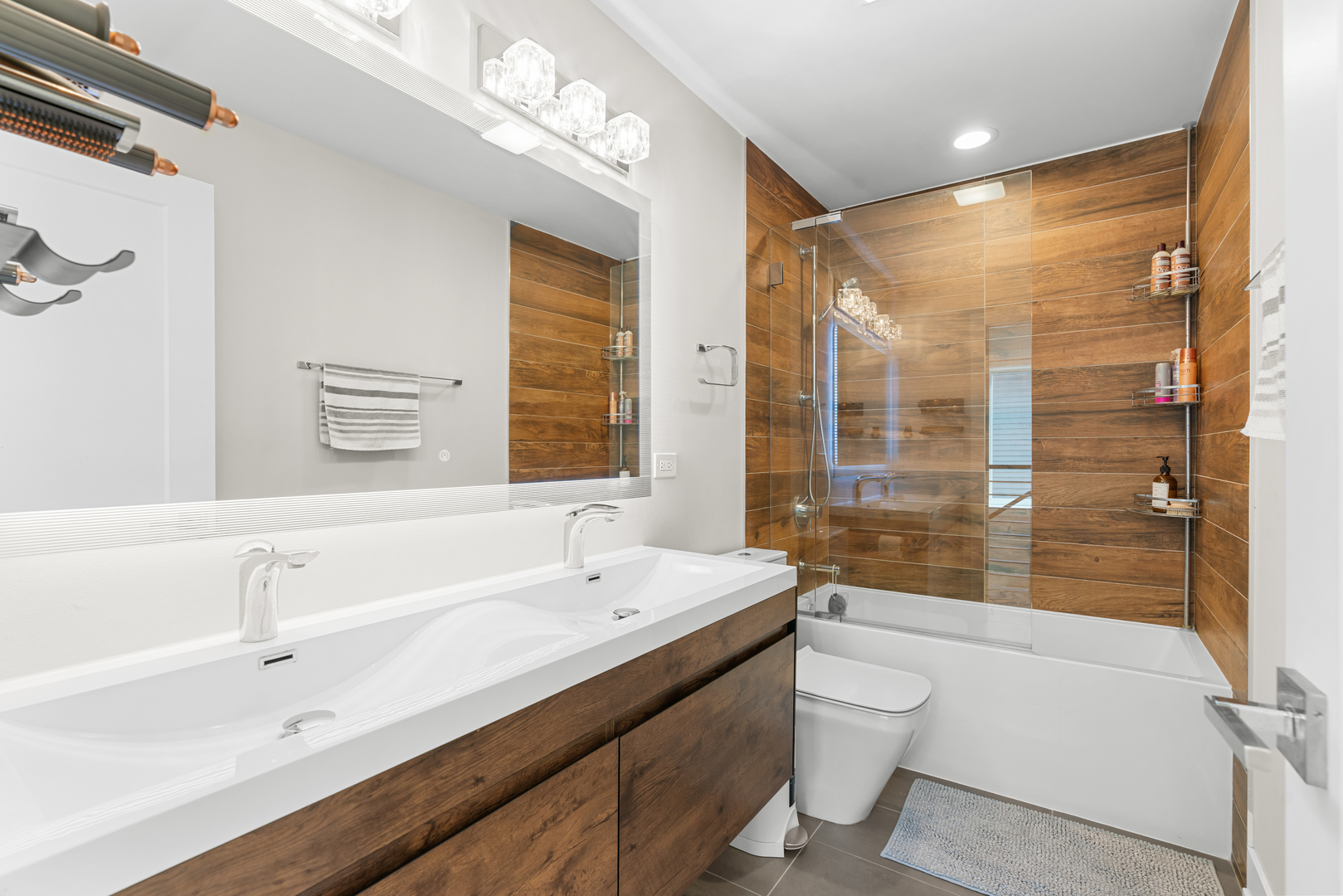 5047 W Winnemac Avenue Property Photo 19