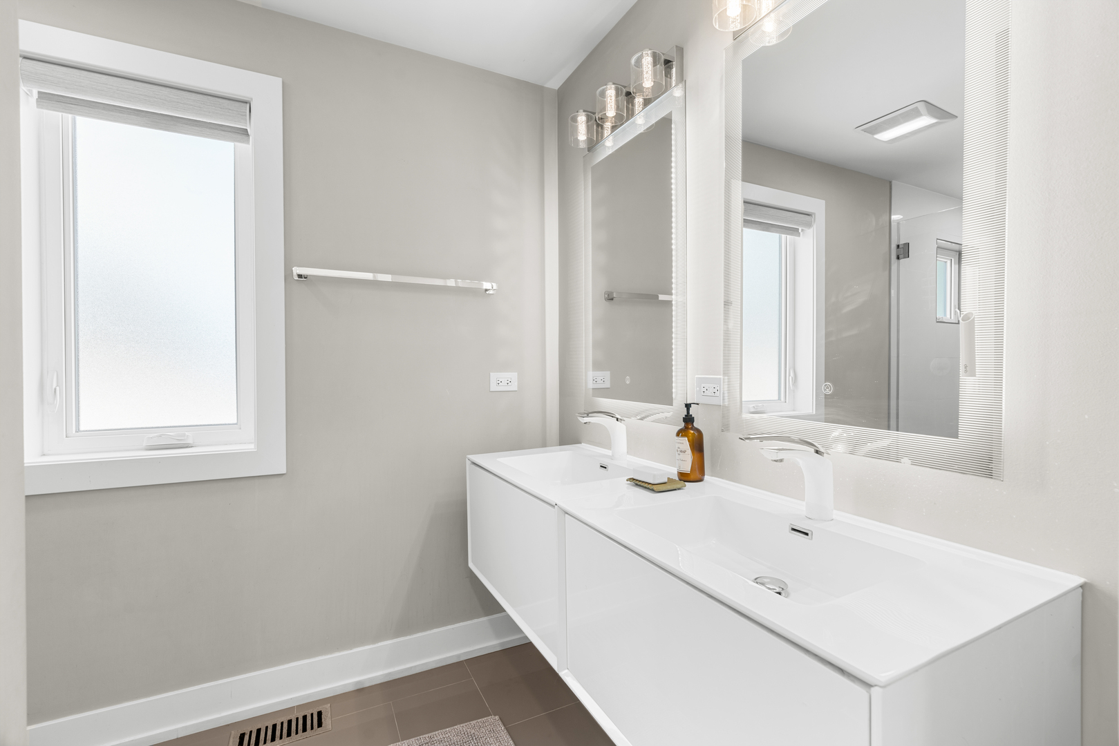 5047 W Winnemac Avenue Property Photo 23