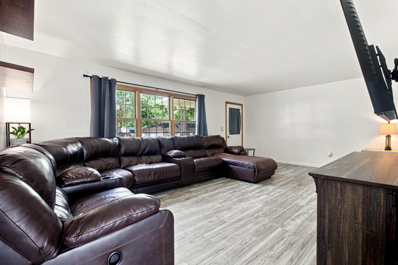 218 N Kansas Street Property Photo 6