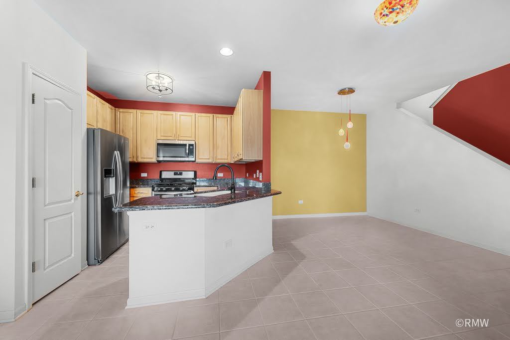 1275 W Lake Street 303 Property Photo 3