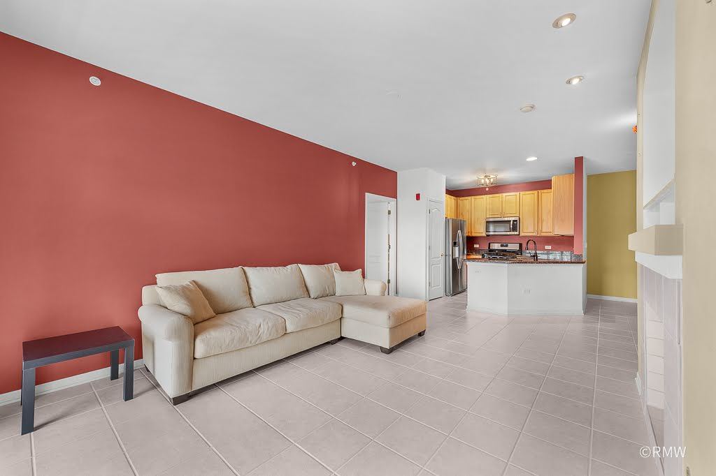 1275 W Lake Street 303 Property Photo 7