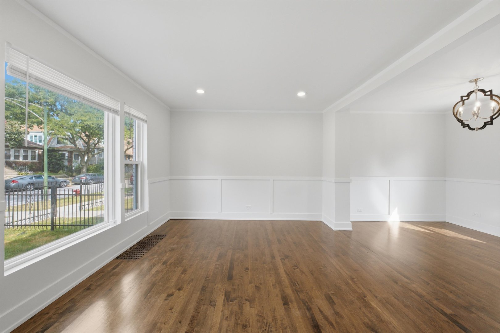 9137 S Essex Avenue Property Photo 3
