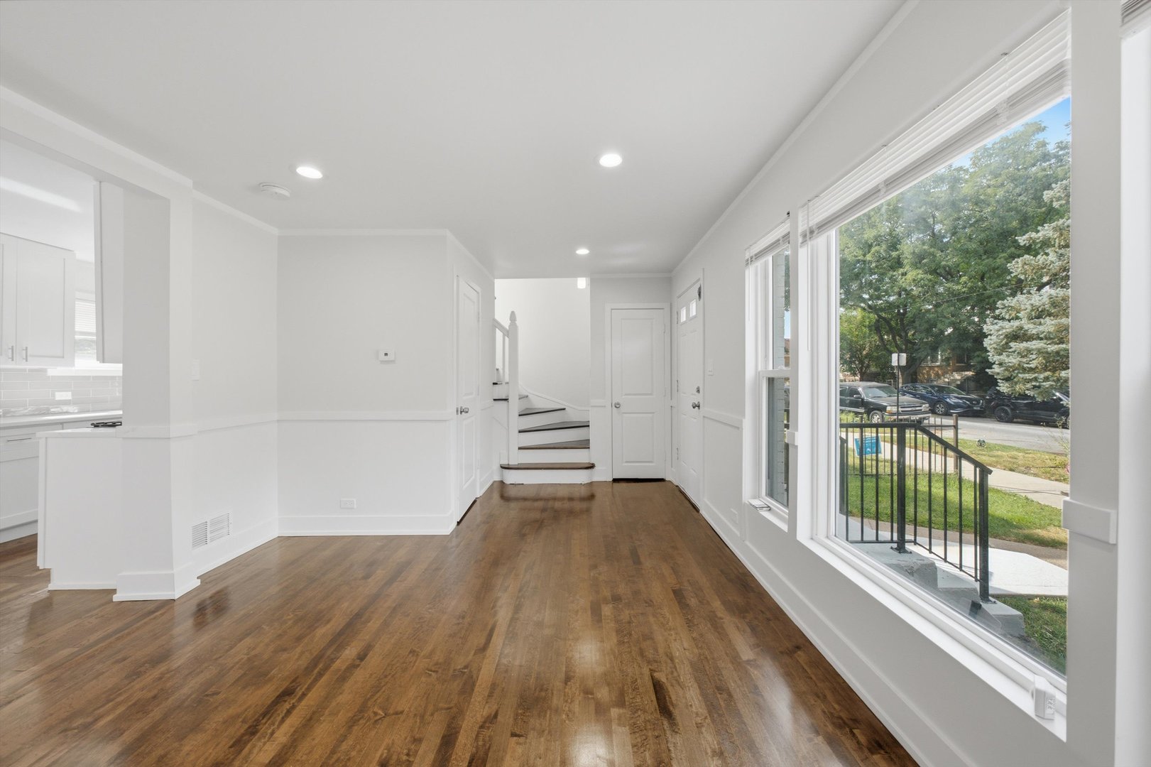 9137 S Essex Avenue Property Photo 4
