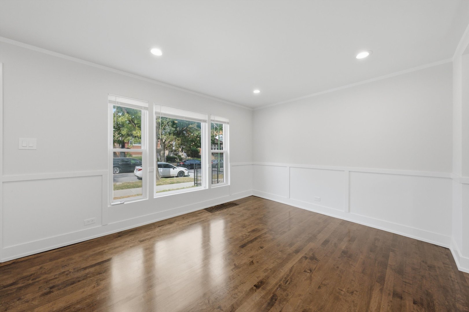 9137 S Essex Avenue Property Photo 8