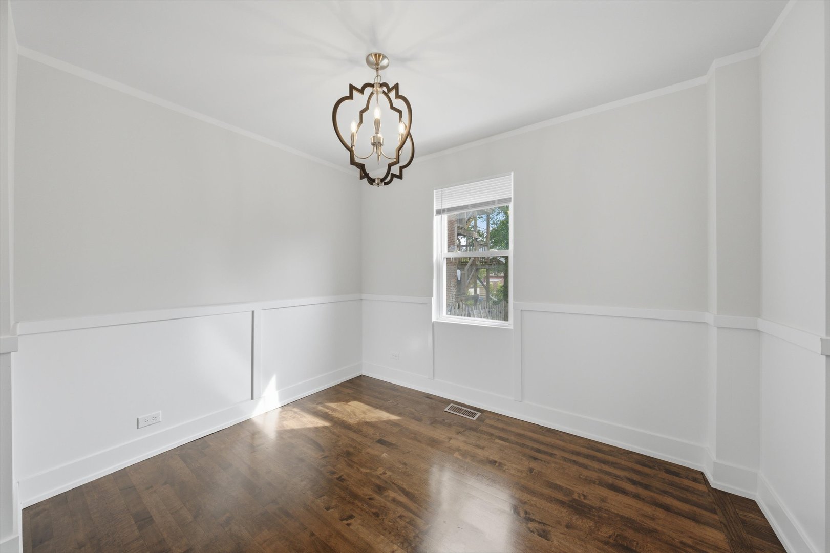 9137 S Essex Avenue Property Photo 12