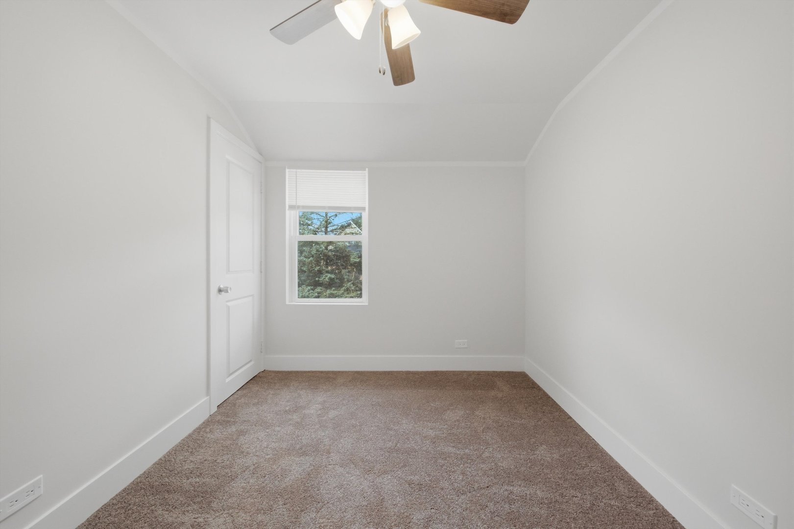 9137 S Essex Avenue Property Photo 18