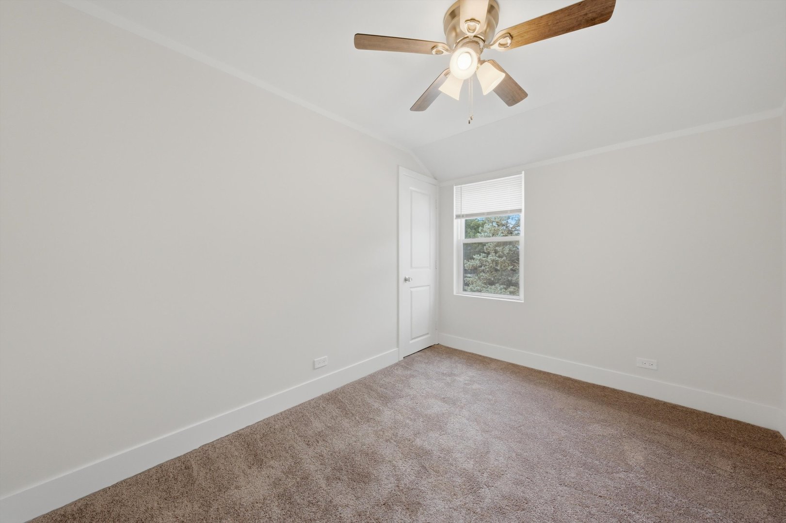 9137 S Essex Avenue Property Photo 19