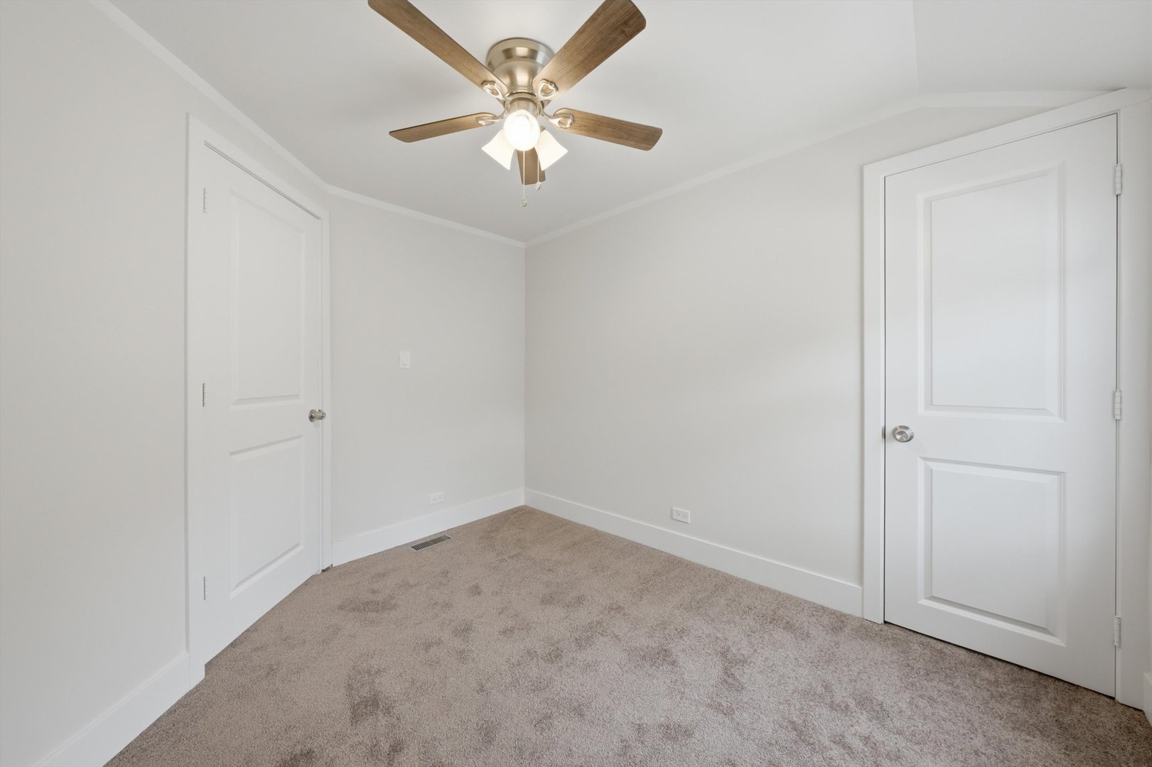 9137 S Essex Avenue Property Photo 21
