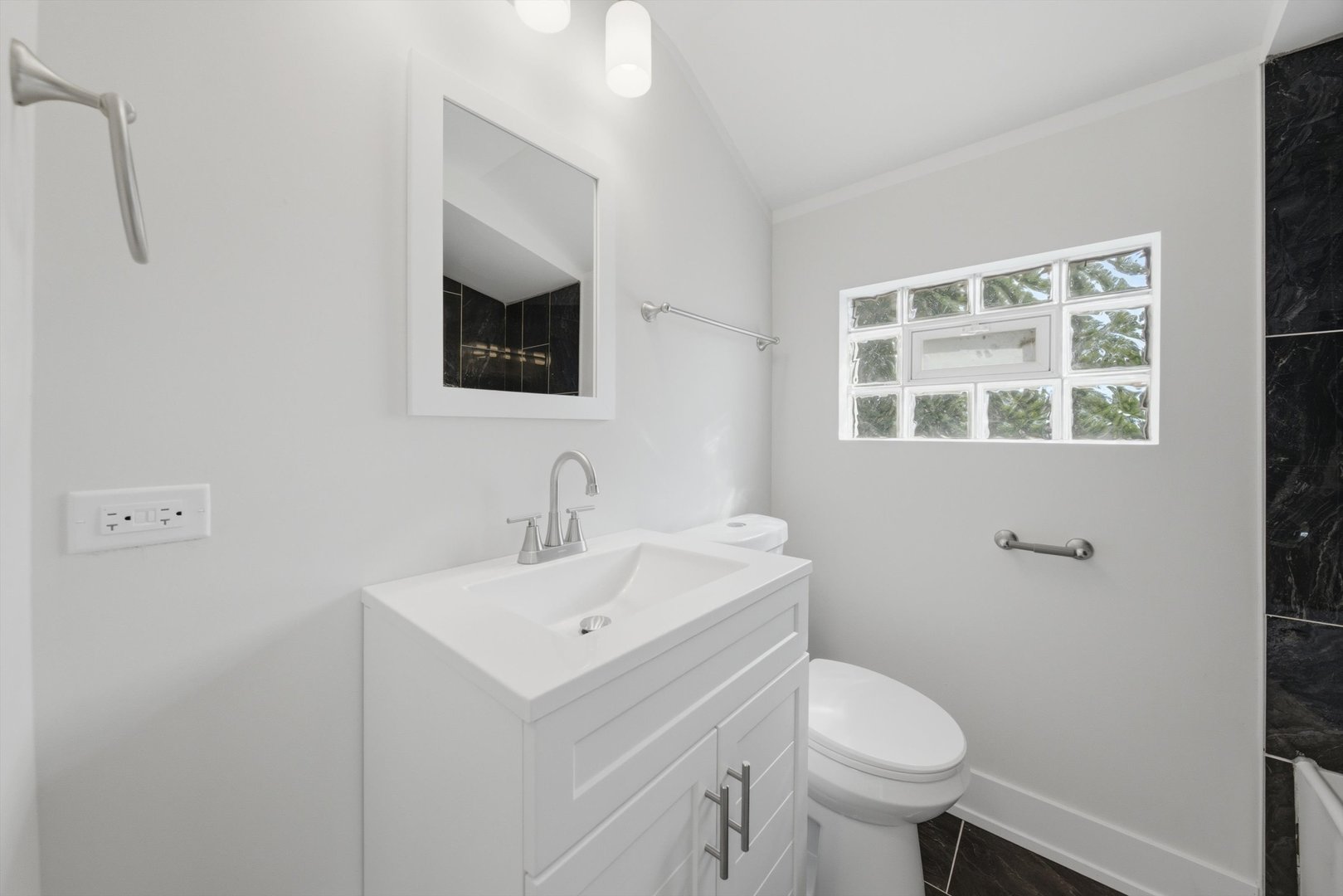 9137 S Essex Avenue Property Photo 26