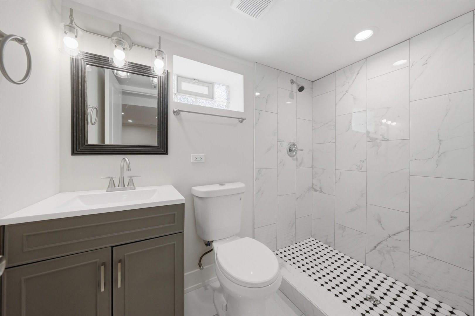 9137 S Essex Avenue Property Photo 32
