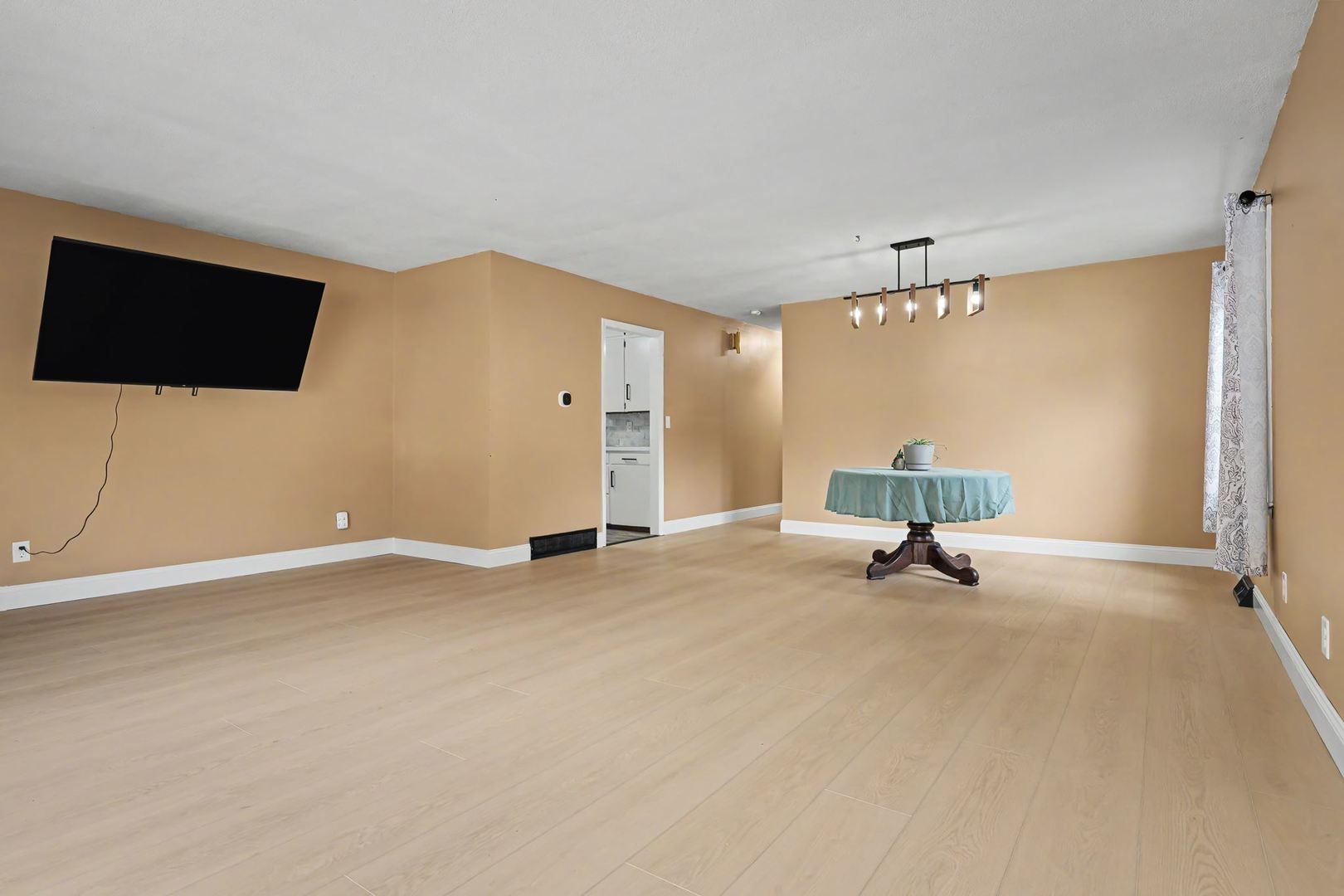 608 E Payson Street Property Photo 4