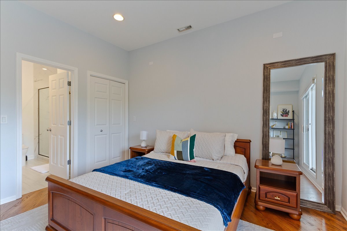 7028 N Ridge Boulevard 2s Property Photo 10