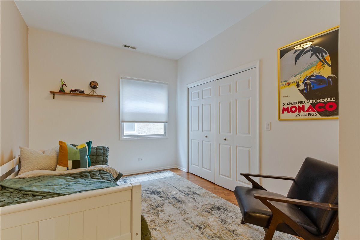 7028 N Ridge Boulevard 2s Property Photo 14