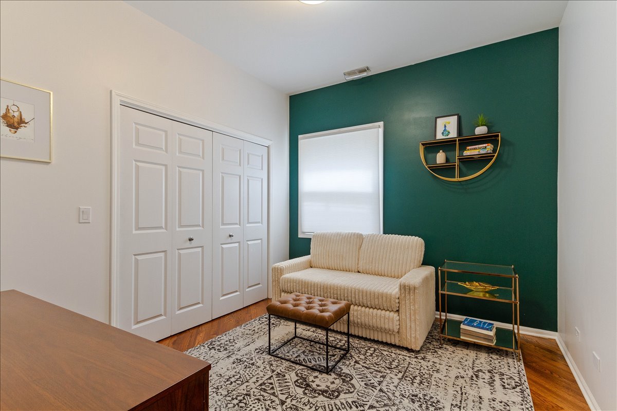 7028 N Ridge Boulevard 2s Property Photo 15