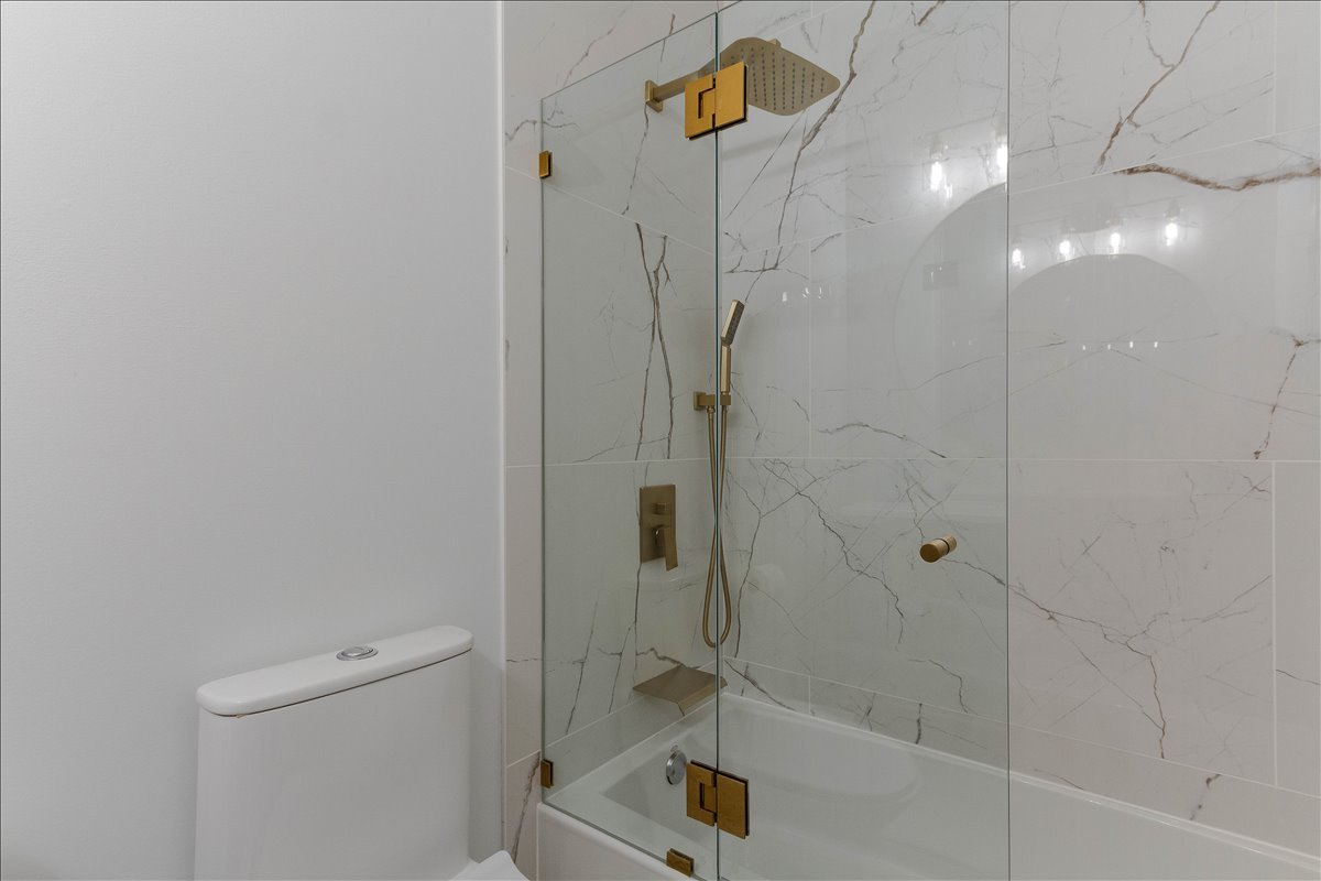 7028 N Ridge Boulevard 2s Property Photo 18