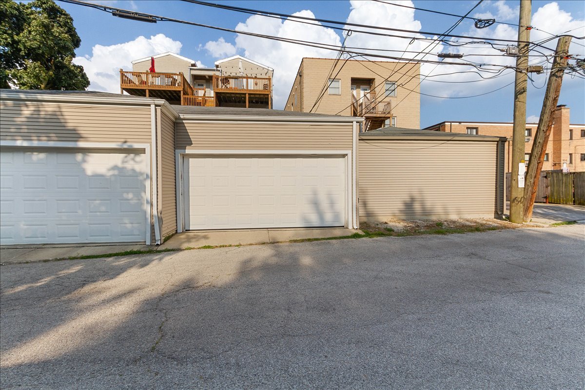 7028 N Ridge Boulevard 2s Property Photo 23