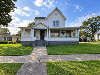621 Girard Street Property Photo 1