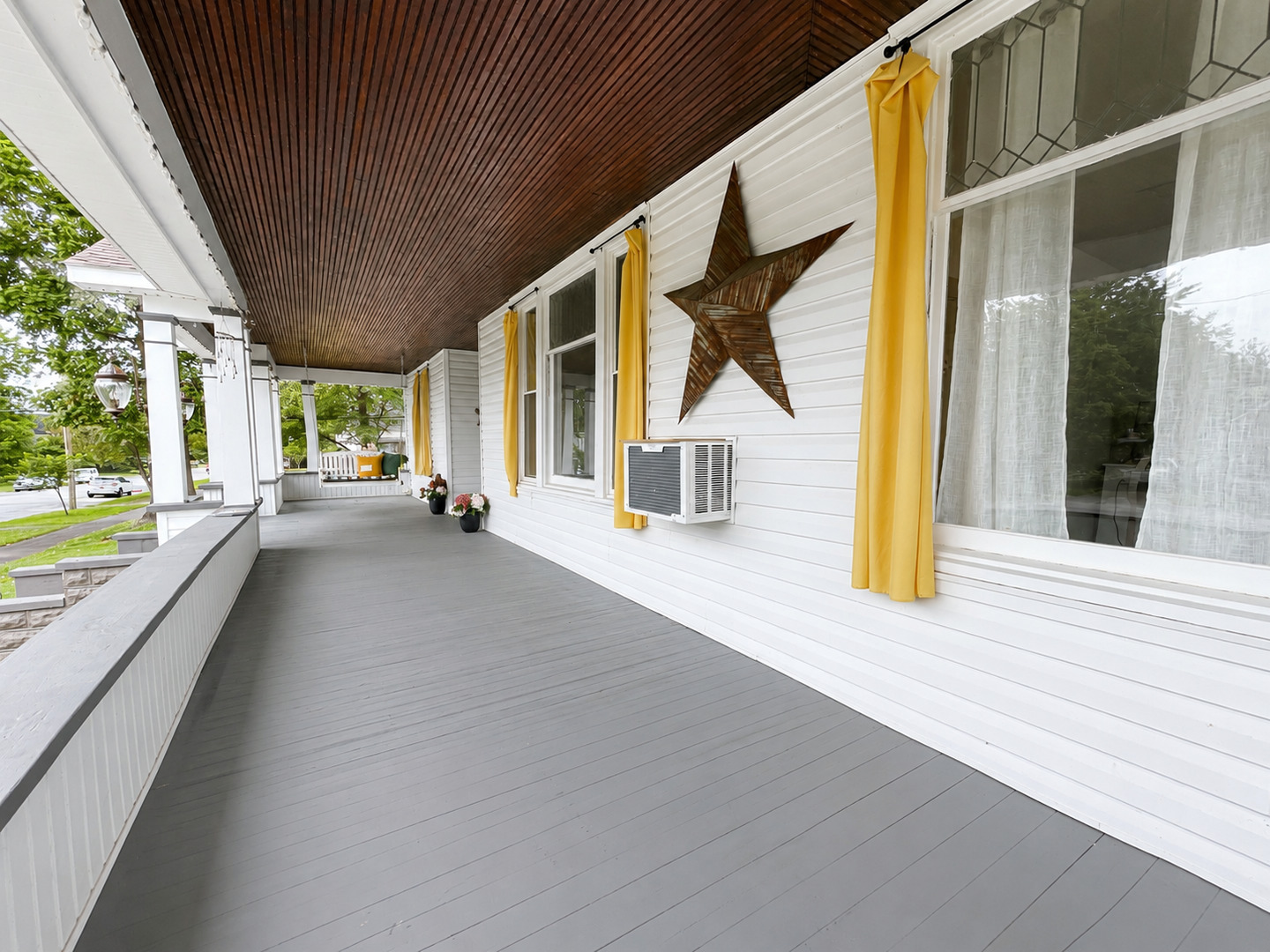 621 Girard Street Property Photo 2