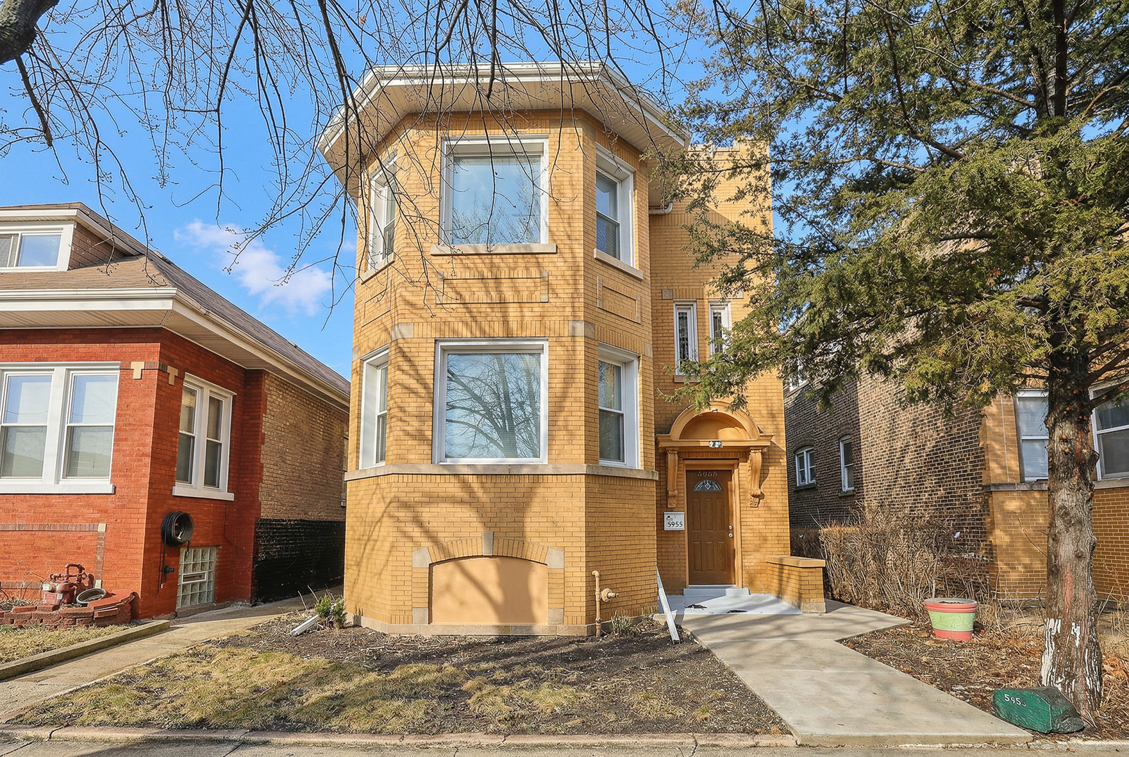5955 S Whipple Street Property Photo 1