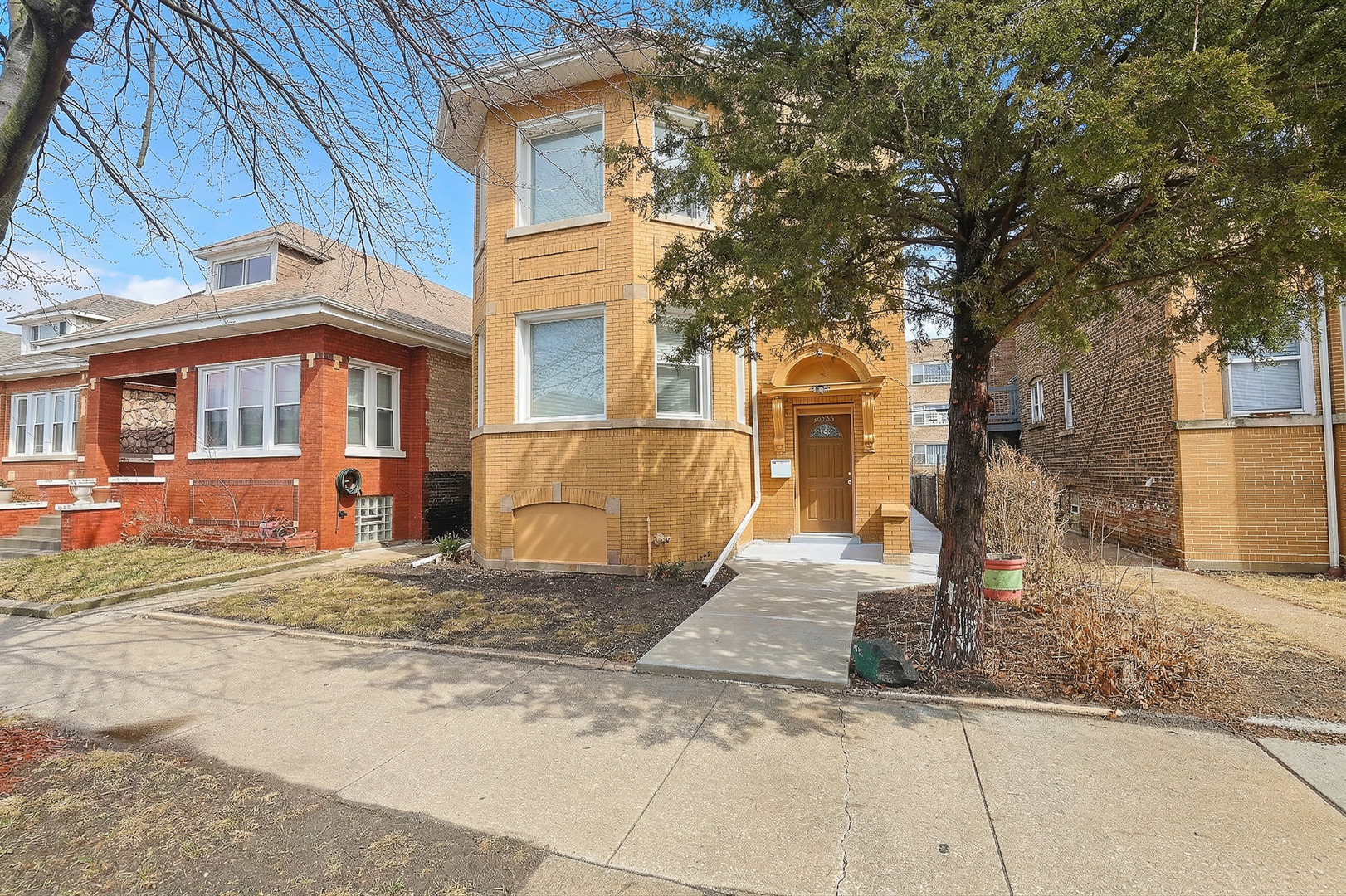 5955 S Whipple Street Property Photo 2