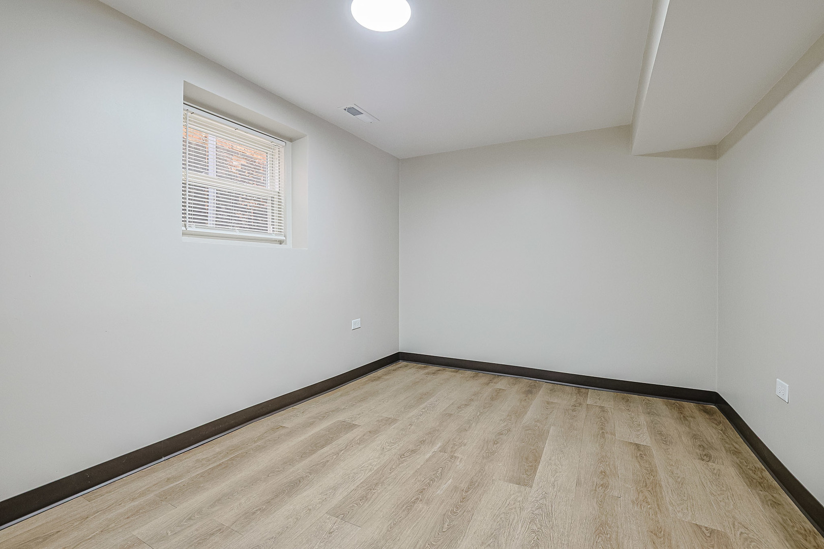 5955 S Whipple Street Property Photo 5