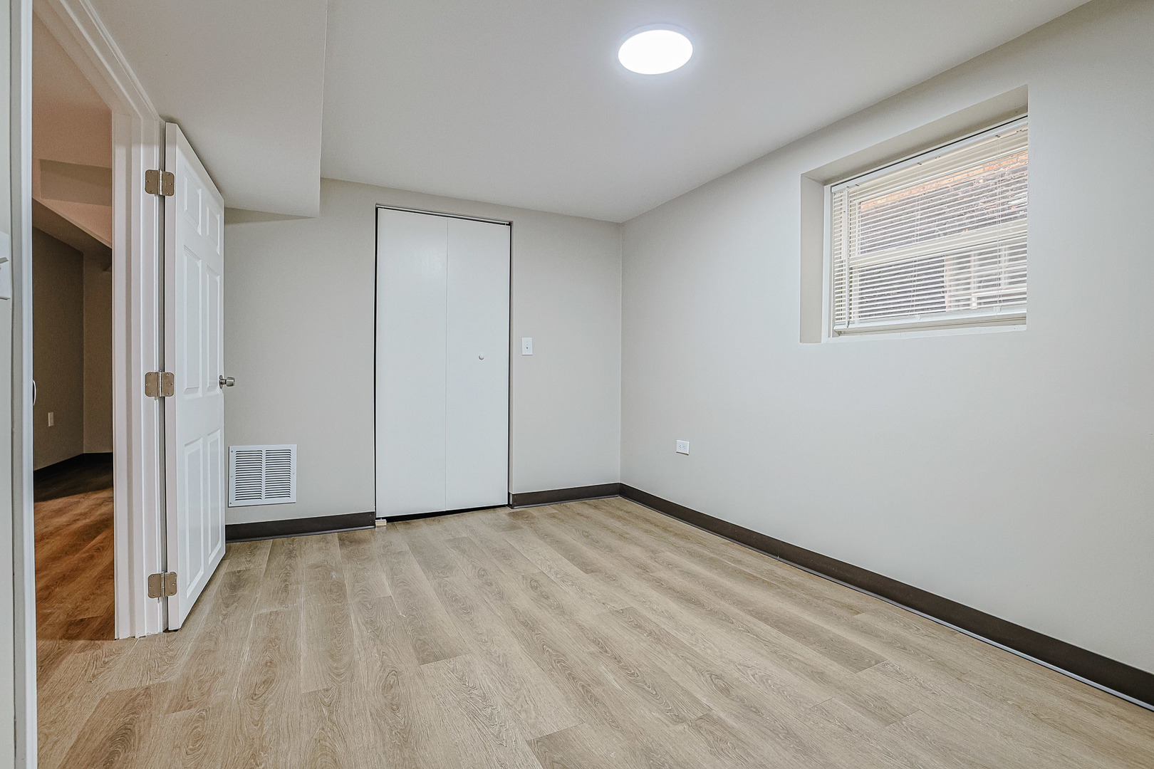 5955 S Whipple Street Property Photo 6