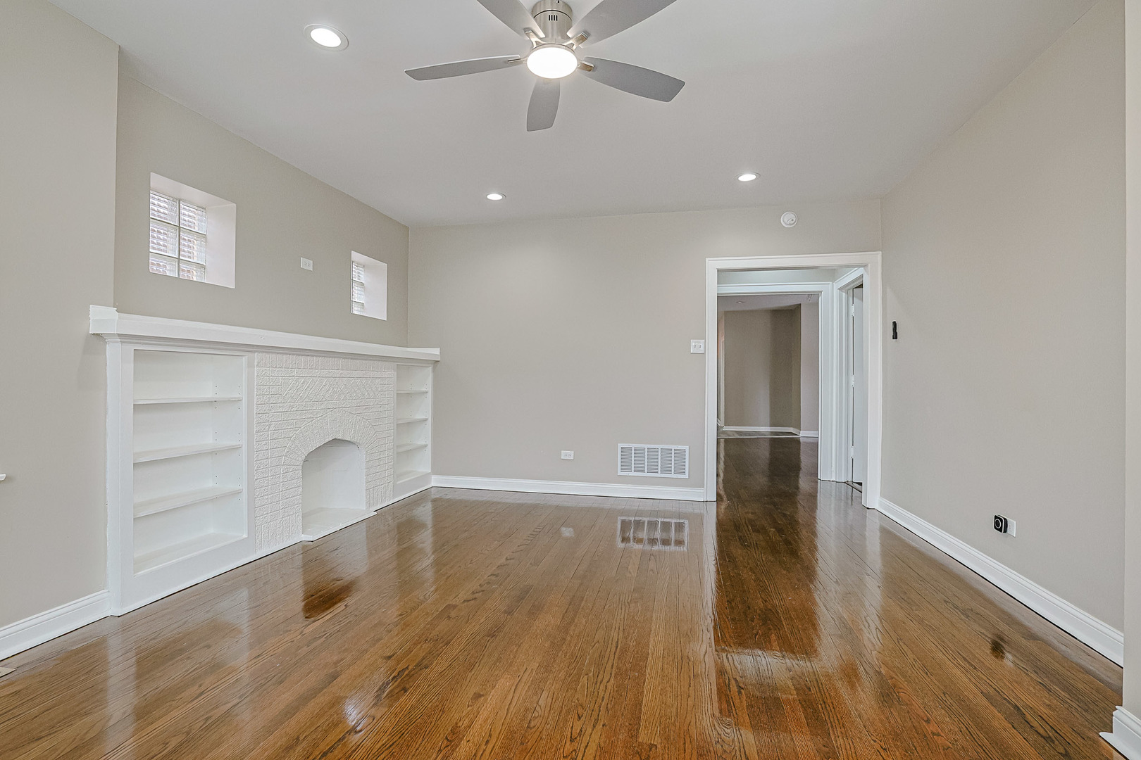 5955 S Whipple Street Property Photo 13