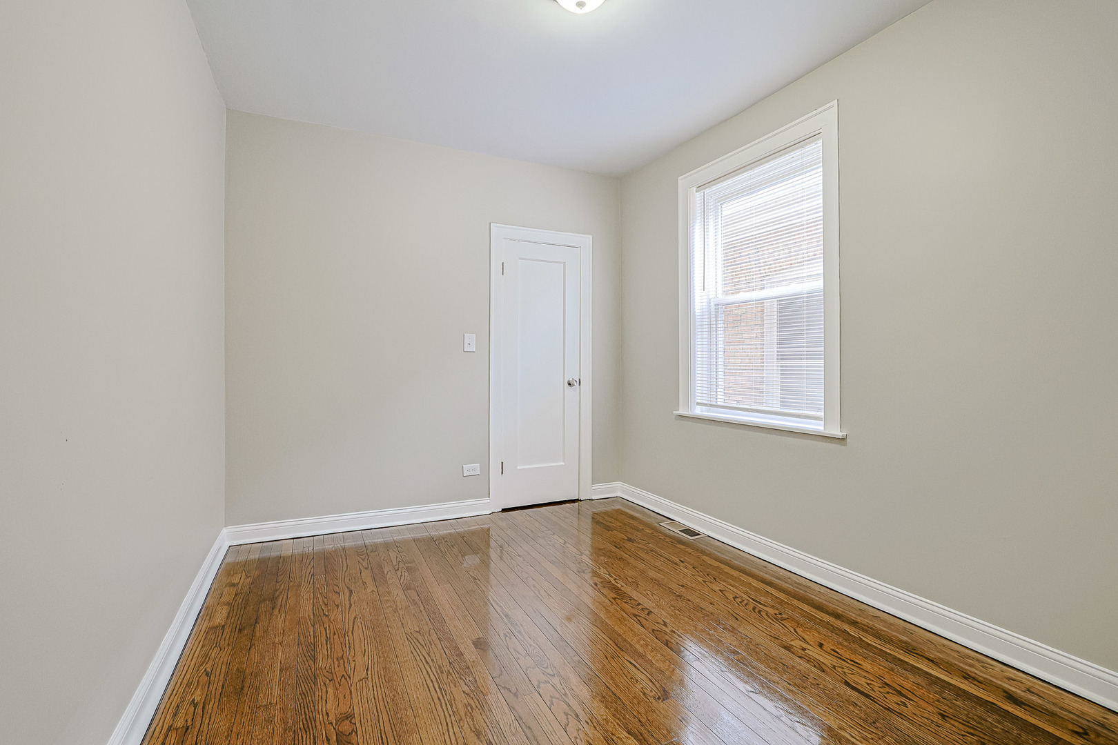 5955 S Whipple Street Property Photo 15