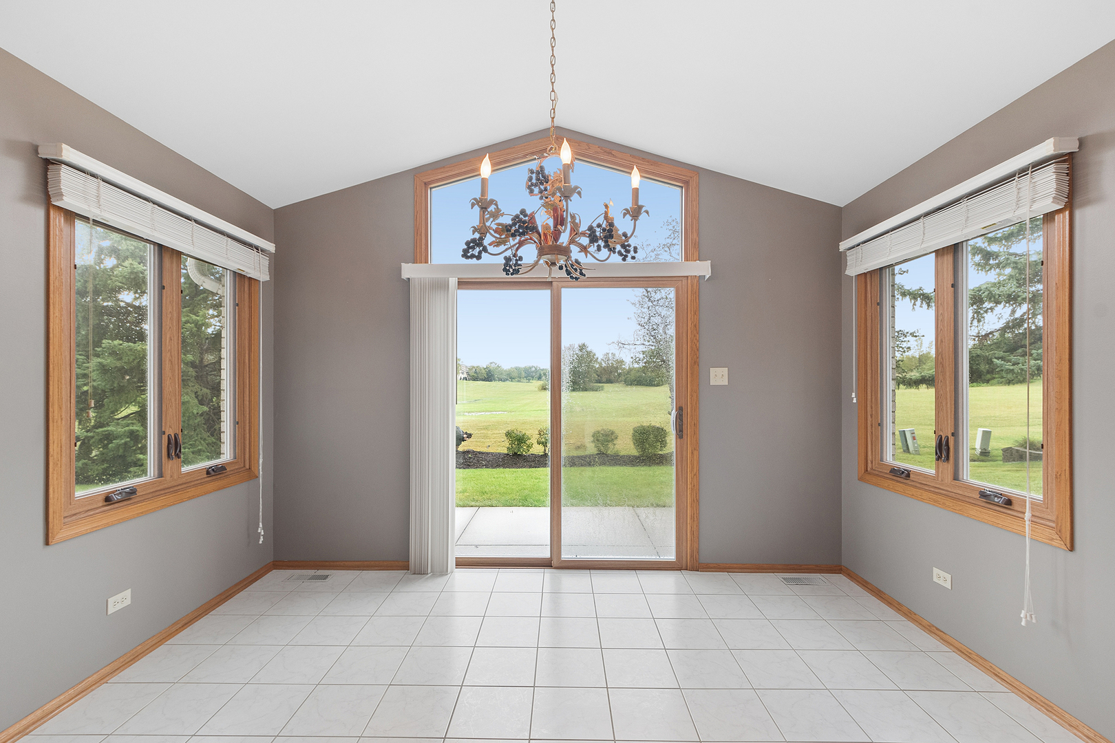18130 Pheasant Lake Drive Property Photo 9