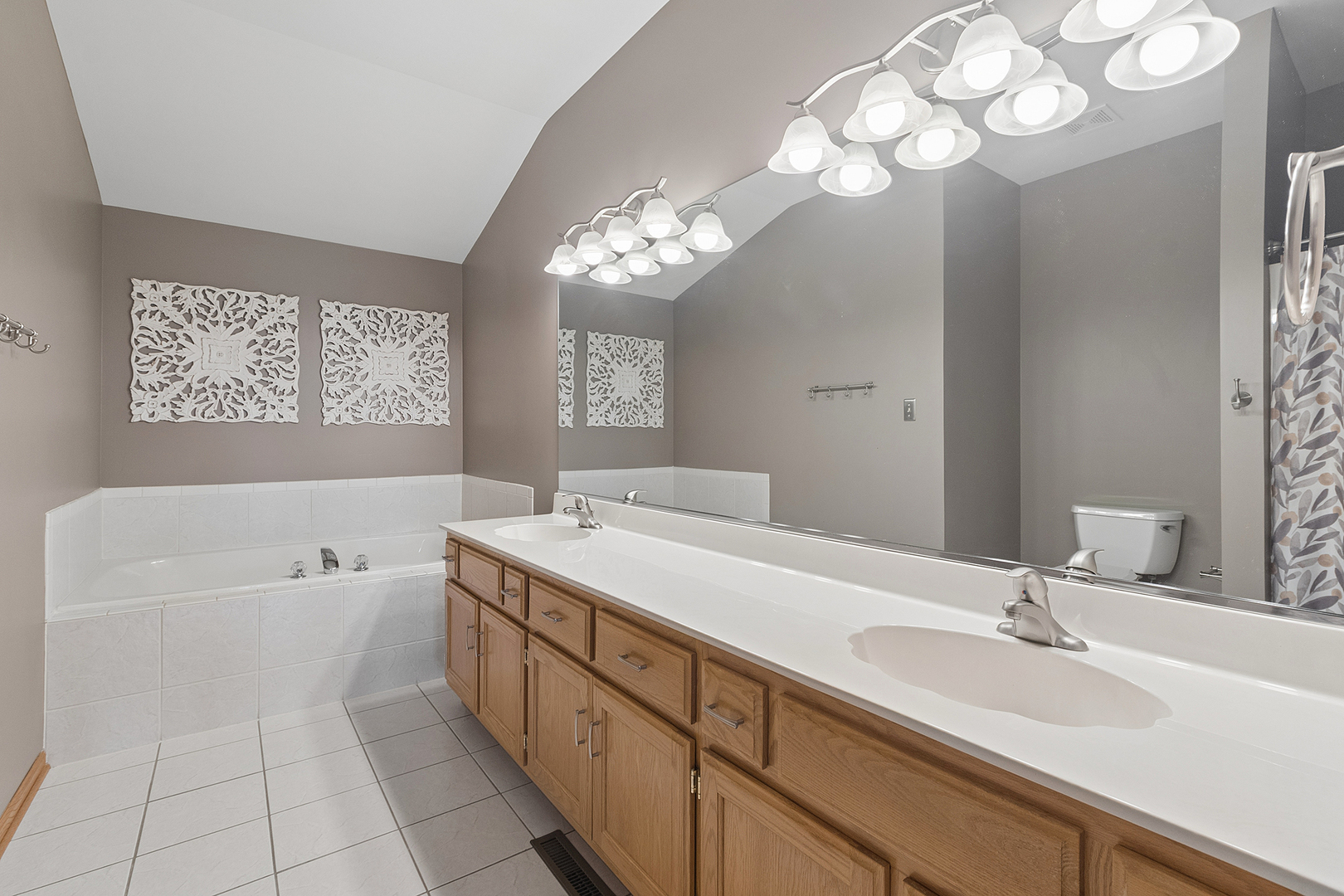 18130 Pheasant Lake Drive Property Photo 13
