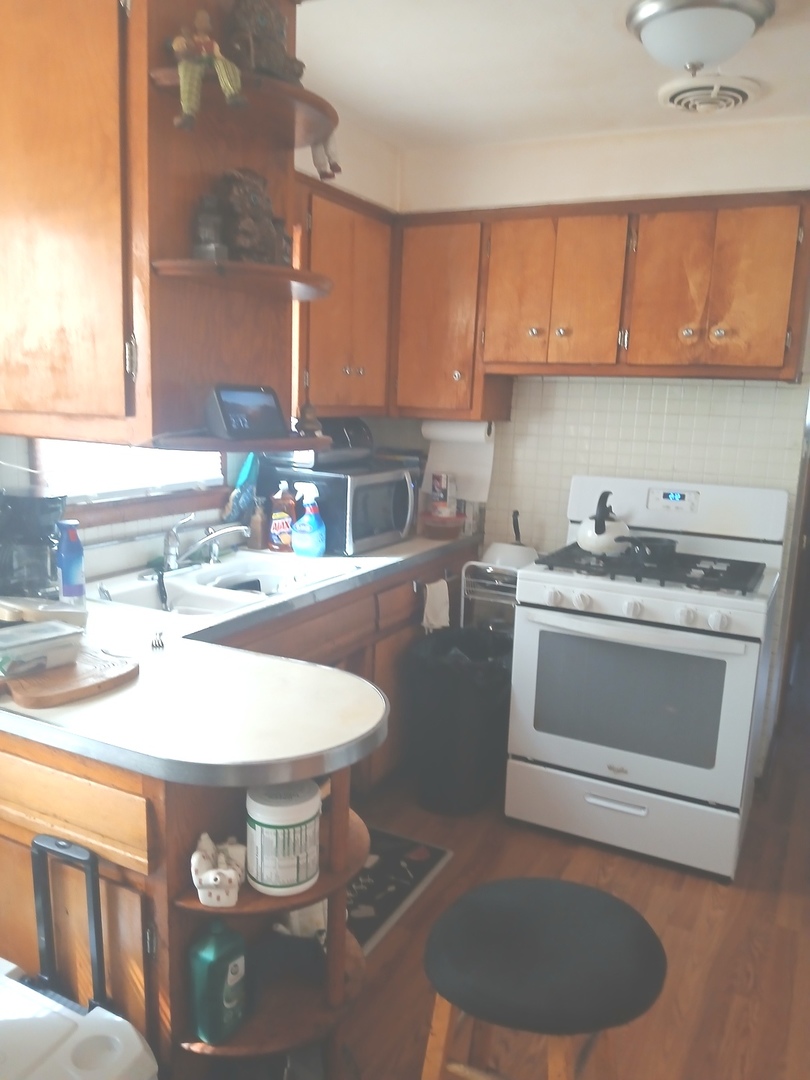 7129 S Oakley Avenue Property Photo 4